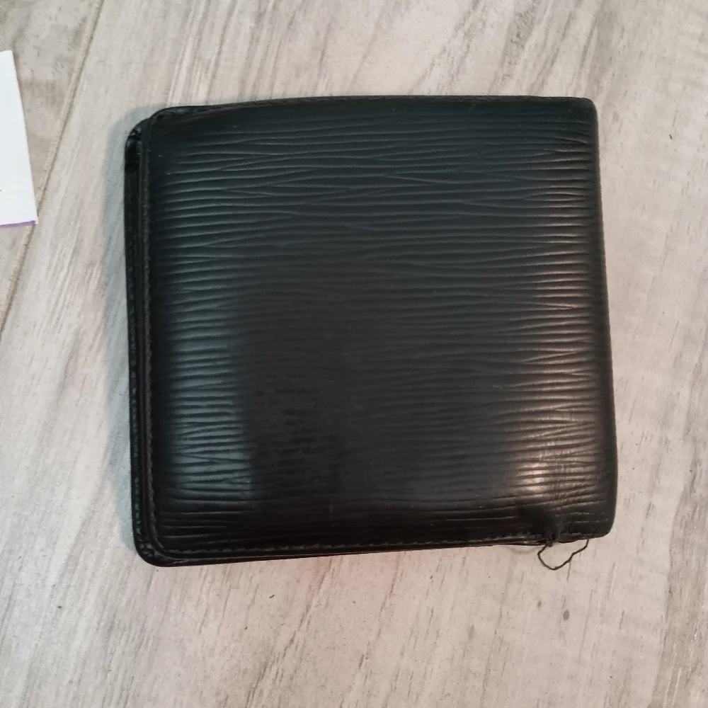 LOUIS VUITTON Marco Black Epi Leather BiFold Wallet